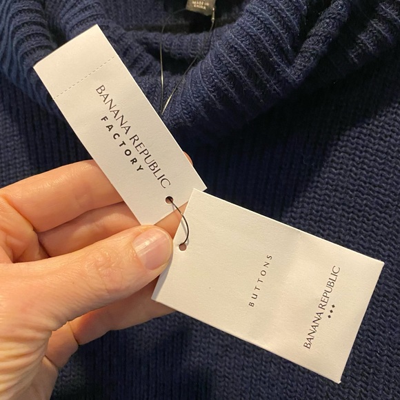 Banana Republic Factory medium navy blue tunic sleeveless sweater